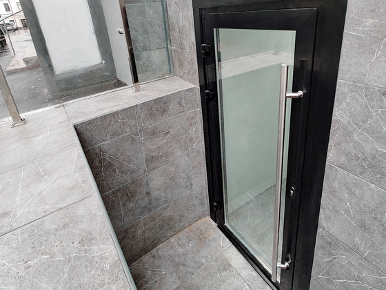 Дверь Алютех W62 черного цвета